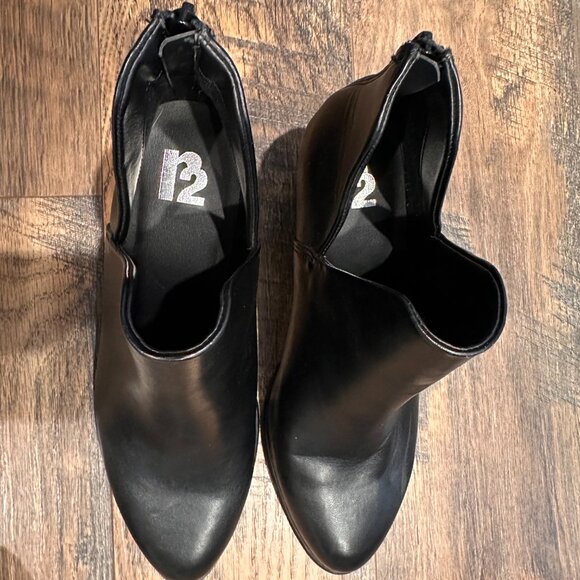 R2 Black Cut Out Heeled Ankle Boots NWOT - Picture 8 of 9